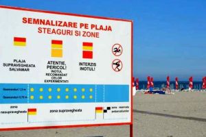 Vacanţa de vară: Semnificaţia culorilor steagurilor de avertizare de la malul mării