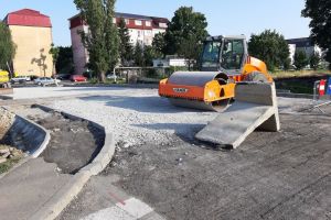 Traficul de coşmar spre zona industrială se prelungeşte. De ce nu sunt gata la timp lucrările