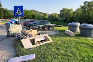 În timp ce judeţul e plin de gunoi neselectat, ADI Deşeuri cumpără maşină şi vouchere de vacanţă pentru angajaţi