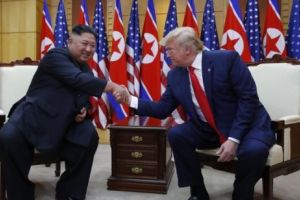 Trump face un pas istoric. Primul preşedinte american care calcă în Coreea de Nord