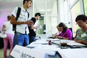 România, în topul statelor UE cu cei mai mulţi tineri care stau degeaba. Aproape un milion de români cu vârsta între 20 şi de ani nu lucrează şi nici nu învaţă