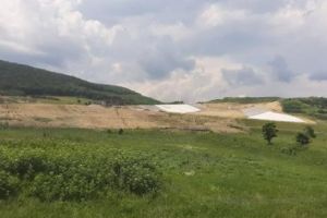 Probleme mari la noua groapă de gunoi a Clujului? Au apărut fisuri peste tot