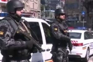 Mascaţii au DESCINS la casa unui politician - Omul e SUSPECTAT că ar fi FURAT motoarele unor ambulanţe