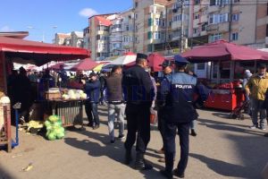 Ample acţiuni ale poliţiştilor şi jandarmilor în unităţi economice din municipiul Botoşani. Un bărbat a fost reţinut