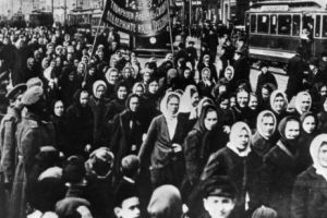 Naţionalizarea femeilor, visul marxiştilor. Adevăr şi mistificare. Un proprietar de ceainărie şi un comandant de navă au aprins imaginaţia bărbaţilor 