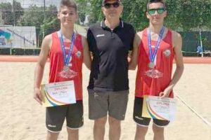 Performanţă notabilă: blăjenii Tudor Balu şi Cristian Bălău, vicecampionii României la volei de plajă, categoria speranţe!