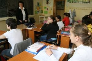 Măsură bombă a Vioricăi Dăncilă. Se dau bani pentru absenţe. Anunţ pentru elevi