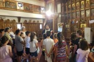 Activitati distractive de vara in pridvorul bisericii de lemn Sf. Mina din Constanta