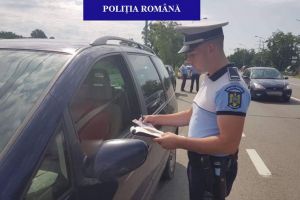 Trei zile de razii pe şoselele din Bihor: Aproape 1.000 de şoferi, amendaţi. Cele mai multe sancţiuni s-au dat pentru viteză