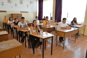 Primul examen scris de la Bacalaureat, fără incidente în Bihor: Niciun elev eliminat şi mai puţini absenţi decât în alţi ani (FOTO)