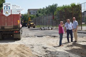 FOTO. Primarul Kereskényi a verificat stadiul lucrărilor de modernizare a parcărilor din Micro 17
