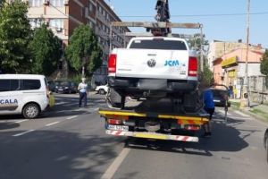 ATENȚIE ȘOFERI! Sancţiuni pe bandă rulantă şi ZECI de maşini ridicate