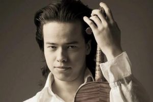 Mai sunt două zile până la concertul inovatorului violonist Roman Kim, la Târgu Mureş