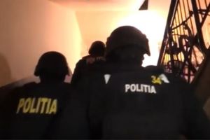 VIDEO – Percheziţii la Sibiu – Hoţi din locuinţe săltaţi de mascati