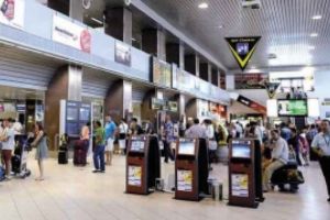 Aeroportul Otopeni va avea 6 porţi de control automat al paşapoartelor: Posesorii de paşapoarte biometrice nu vor mai sta la cozi