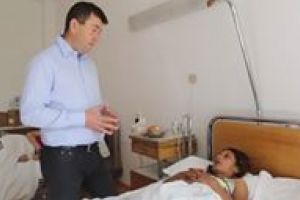 În Harghita: Mama a şase copii, atacată de urs