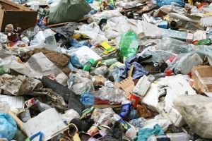 ARAD Situaţie de urgenţă în 24 de localităţi, din cauza gunoaielor nestrânse