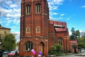 ''Când sunteţi online, comportaţi-vă ca Iisus!'' Acesta este îndemnul unei foarte influente biserici