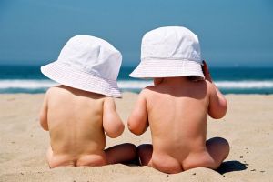 Dosar penal pentru părinţii care publică fotografii nud ale copiilor