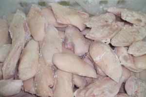 Peste 9.000 de kilograme de piept de pui contaminat cu Salmonella enteritidis, sechestrate de inspectorii ANSVSA