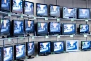 Moment şoc la o televiziune din România - Un jurnalist a apărut în direct în chiloţi FOTO