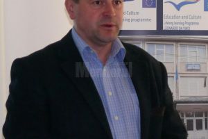Primarul din Fălticeni, Cătălin Coman, a semnat contractul pentru reabilitarea căminului de ...