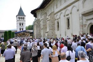 Pelerinaj spre Mănăstirea Putna şi paradă militară la împlinirea a 515 ani de la moartea ...