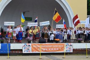 Ansamblul „Balada Dornelor”, la un festival internaţional de folclor, în Polonia