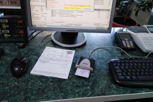 La peste 30 de grade afară, oamenii sunt nevoiţi să facă naveta la farmacii ca să-şi ...