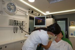 DentVisage nu te pune pe drumuri – Toţi specialiştii de care ai nevoie în acelaşi loc – Chiar şi medic ORL