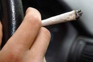 Un tânăr de 19 ani din Oradea a fost prins drogat la volanul unui Audi. “Ameţitul” a fost lăsat fără permis şi dus la analize