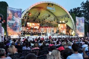 Scena din Parcul Rozelor, făcută cu materiale proaste şi nesigură. Ce spune expertiza