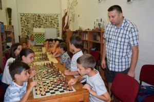 Cursuri gratuite pentru elevi, în vacanţa mare, la Biblioteca Judeţeană 