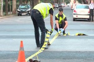 O localnică din Topliţa a fost accidentată mortal. Șoferiţa a fugit de la locul faptei