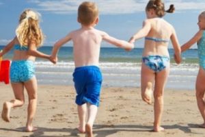 Avertisment! Părinţi, nu mai postaţi pe Internet, imagini cu propriii copii dezbrăcaţi. Riscaţi  dosar penal!