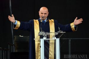 Scandal la şedinţa Senatului Universităţii din Oradea: Preşedintele Sorin Curilă şi-a anunţat demisia!