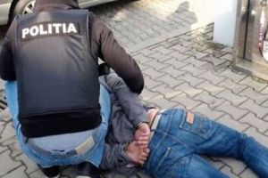 Constănţean reţinut pentru trafic de droguri. Erau porţionate şi pregătite pentru participanţii la festivalul de pe plaja din Constanţa