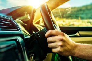 Canicula afectează şoferii – Poliţiştii sibieni recomandă: Verificaţi sistemele de frânare şi răcire