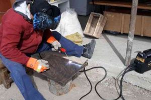 TRAGEDIE în Meteş: Un bărbat de 60 ani a murit ELECTROCUTAT în curtea casei, în timp ce suda