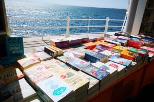 Cea de-a VI-a editie a targului Valuri de Carte se desfasoara la Constanta (galerie foto)
