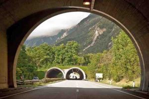 Autostrada Transilvania: Cel mai lung tunel de autostradă din România, de 2,4 km, gata să fie scos la licitaţie pentru construcţie