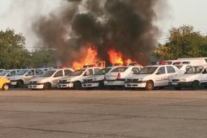 Incendiu in parcarea sectiei 5 de Politie (galerie foto) 