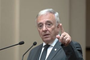 Noua conducere a BNR va fi votata miercuri in Parlament. Isarescu primeste inca un mandat de guvernator