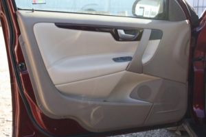 Trei trucuri să-ţi răceşti rapid maşina încinsă de soare