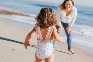 Dosar penal pentru părinţii care publică fotografii nud ale copiilor