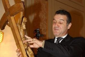 Declaraţie socantă a lui Gigi Becali înainte de meciul cu CFR Cluj. Cum va proteja echipa de greşelile de arbitraj