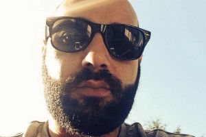 Un bărbat a fost omorât, iar soţia lui înjunghiată, într-un parc din Timiş. Atacatorul este în libertate şi a făcut şi alte victime!