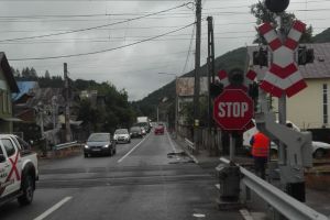 Atenţie la trecerea CF de la Năsăud! Se montează barieră