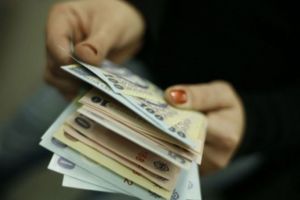 Bani furaţi de o minoră din locuinţa unui sătean din Atid