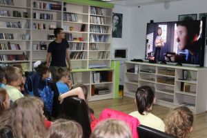 Despre prietenie şi iubire la ”Fabrica de idei estivale”. Apoi, film despre dinozauri (FOTO)